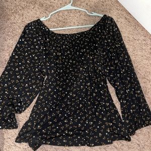 Trendy blouse by Ana (S). Cute shoulder details to be worn on or off shoulders.